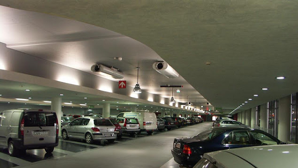 Hầm đỗ xe rộng tại Sun Square